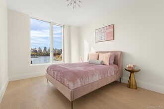 30-55 Vernon Blvd in New York, NY - Foto de edificio - Building Photo