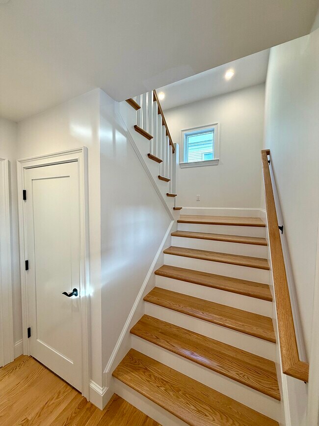 34 Saint Joseph Ave, Unit 2 in Norwood, MA - Foto de edificio - Building Photo