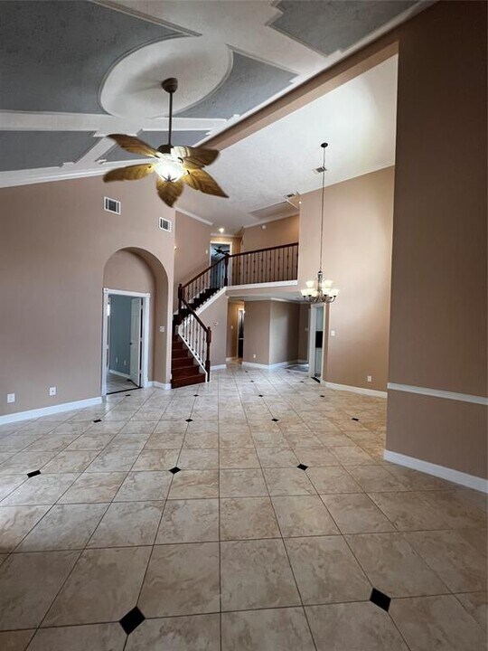 7719 Valera Ln in Houston, TX - Foto de edificio