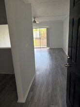 2866 Somerset Park Dr, Unit 202 in Tampa, FL - Building Photo - Building Photo