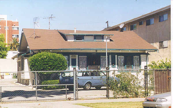 1749 Garfield Pl in Los Angeles, CA - Building Photo