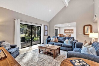101 Lighthouse Rd in Hilton Head Island, SC - Building Photo - Building Photo