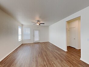 437 Pebble Bend in New Braunfels, TX - Foto de edificio - Building Photo