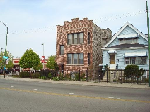 2336 W Diversey Ave in Chicago, IL - Building Photo