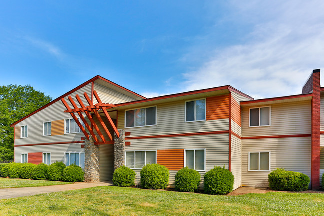 Silverstone Apartments in Charlotte, NC - Building Photo - Building Photo