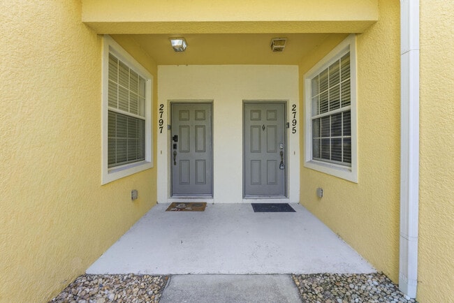 2795 Oakwater Dr in Kissimmee, FL - Building Photo - Building Photo