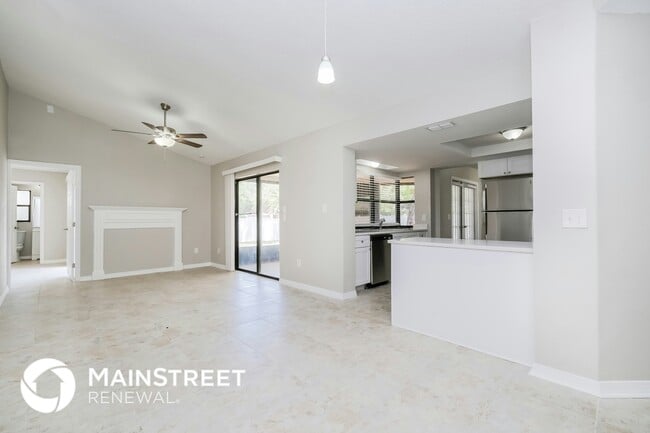 7404 Philatelic Dr in Spring Hill, FL - Building Photo - Building Photo