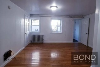 984 Metropolitan Ave in Brooklyn, NY - Building Photo - Building Photo