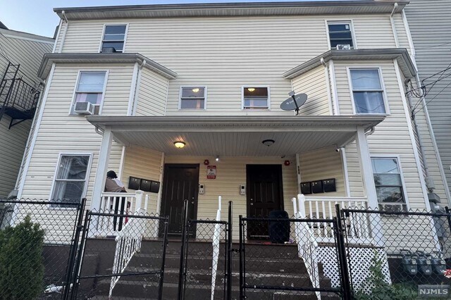 477 Ellison St, Unit 3 in Paterson, NJ - Building Photo
