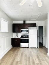 25818 19th Ave S, Unit #1 in Des Moines, WA - Foto de edificio - Building Photo