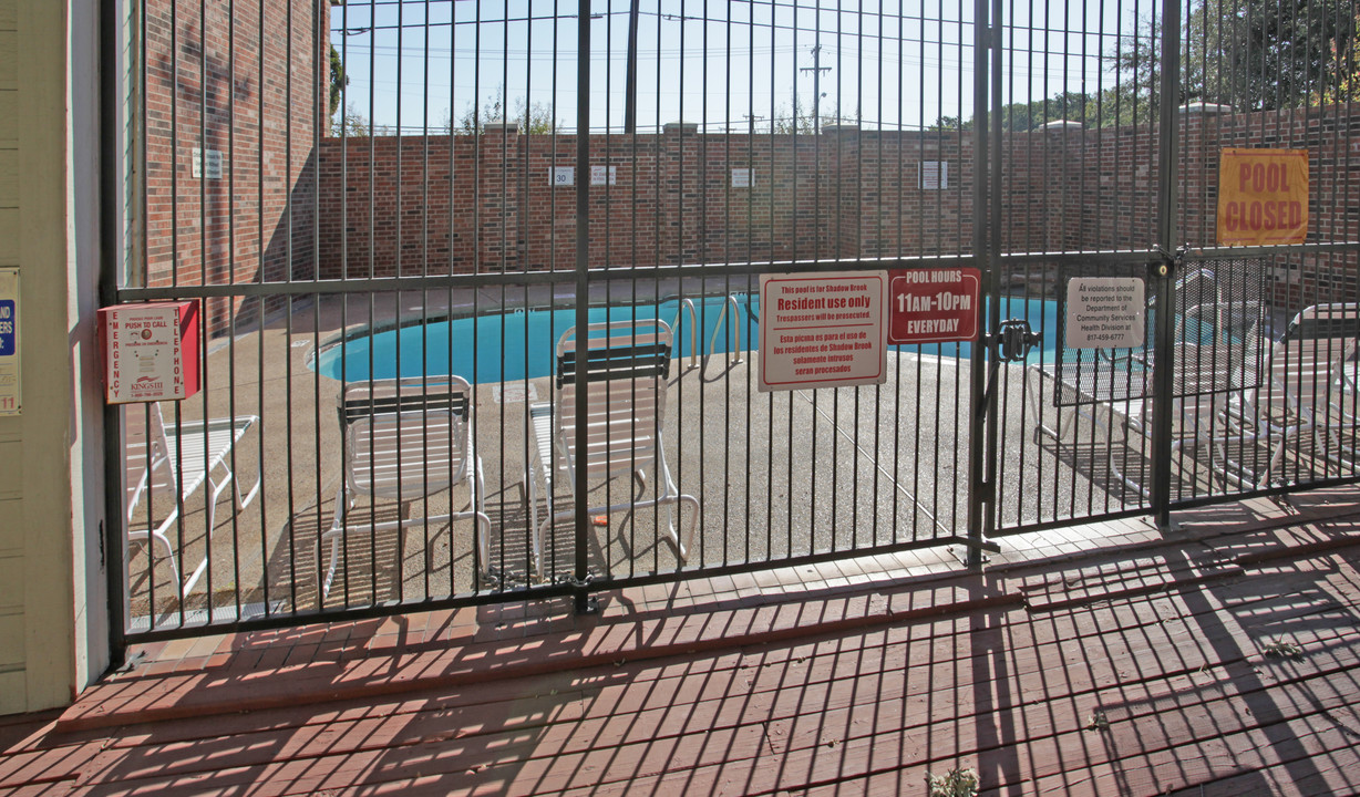 Shadow Brook in Arlington, TX - Building Photo