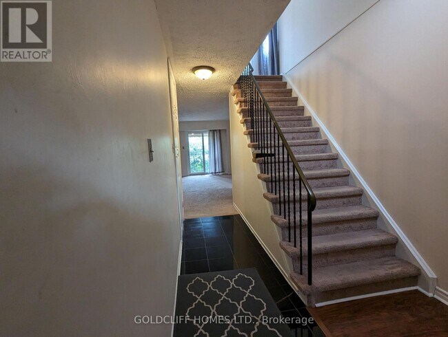 35 Dawson Crescent in Brampton, ON - Building Photo - Building Photo