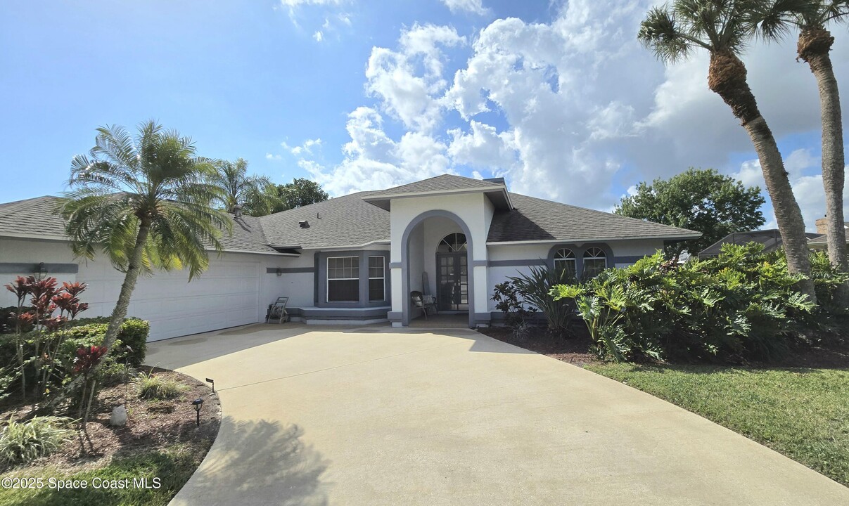 1263 Silver Lake Dr in Melbourne, FL - Building Photo