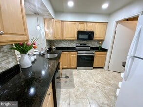1824 Bronzegate Blvd in Silver Spring, MD - Building Photo - Building Photo
