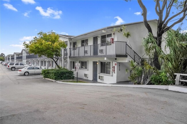 1810 E Oakland Park Blvd, Unit 1 in Oakland Park, FL - Building Photo - Building Photo