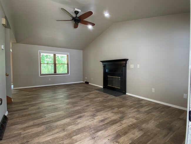 1124 Nier Ct in Green Bay, WI - Building Photo - Building Photo