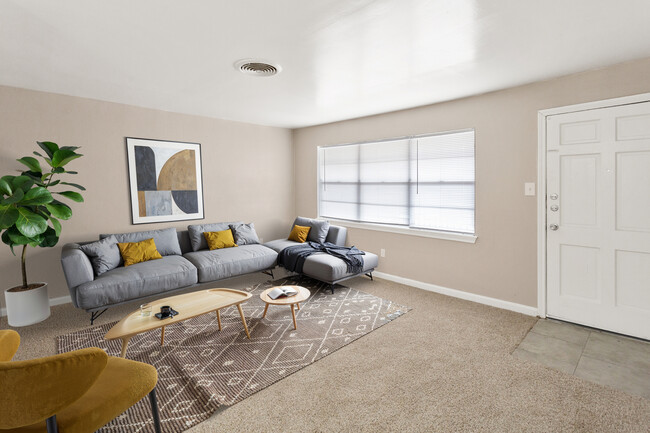 Sharpstown Garden in Houston, TX - Foto de edificio - Building Photo