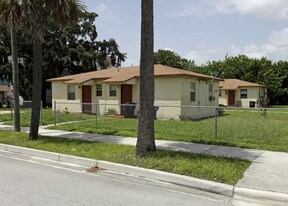 1886-1890 NE 161 St in Miami, FL - Building Photo