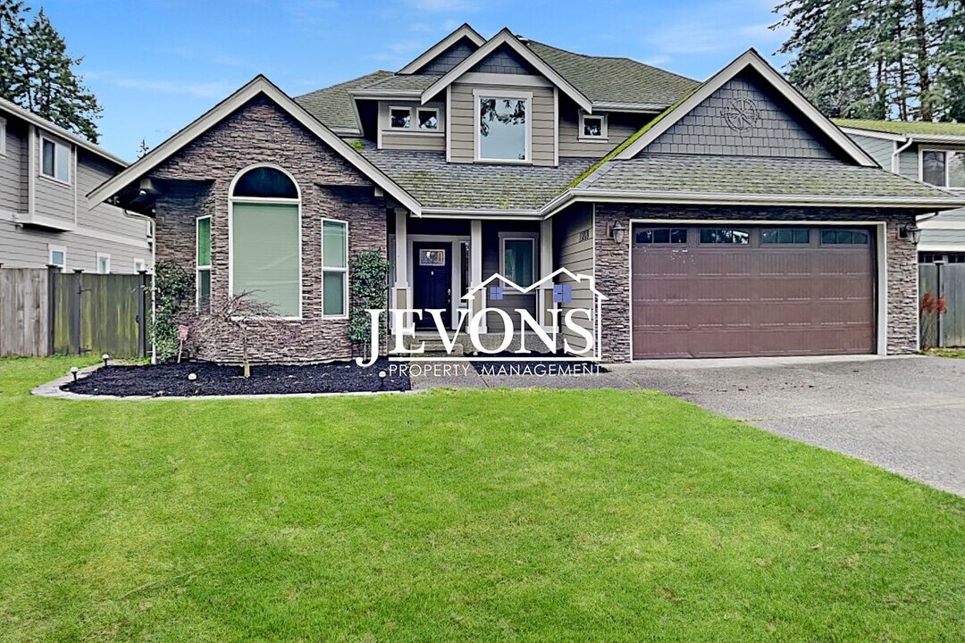 11818 Interlaaken Dr SW in Lakewood, WA - Building Photo