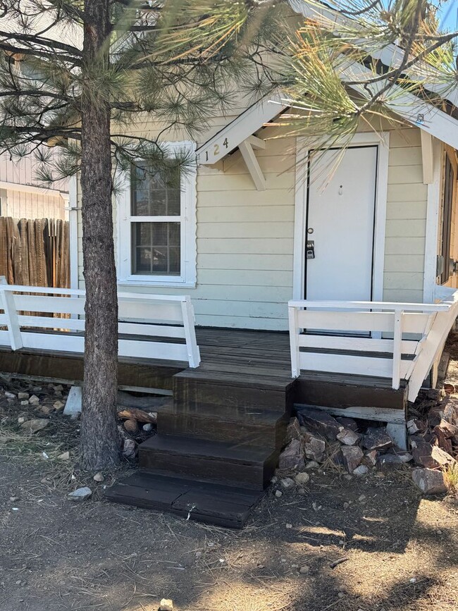 property at 124 W Sherwood Blvd