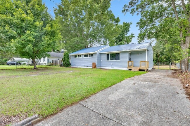 613 Elm St in Jacksonville, NC - Building Photo - Building Photo