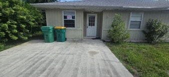 304 Camillia Ln, Unit 1-1001 in Port Charlotte, FL - Building Photo