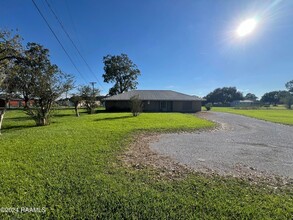 616 E Broussard Rd in Lafayette, LA - Building Photo - Building Photo