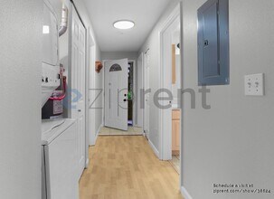 627 W Mercer Pl in Seattle, WA - Building Photo - Building Photo