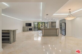 211 S Spalding Dr in Beverly Hills, CA - Building Photo - Building Photo