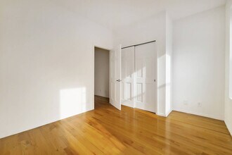 28 King St-Unit -23 in New York, NY - Foto de edificio - Building Photo