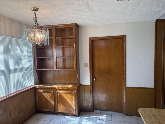 property at 214 Kings Ct