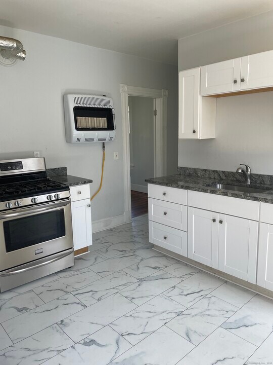 204 Alder St in Waterbury, CT - Building Photo