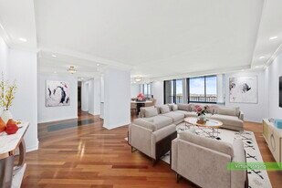 200 Winston Dr in Cliffside Park, NJ - Building Photo