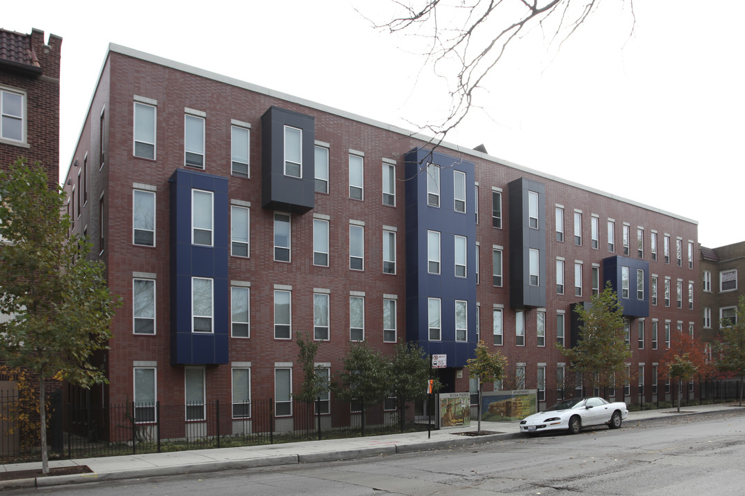 Rosa Parks Apartments in Chicago, IL - Building Photo