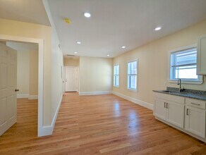 73 Merriam St, Unit 2 in Somerville, MA - Building Photo - Building Photo