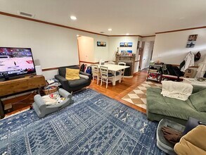 176 Upland Ave in Newton, MA - Building Photo - Building Photo