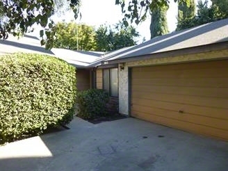 5 Garden Apartment Units in Visalia, CA - Foto de edificio - Building Photo