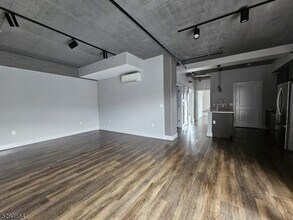 58 Elm St in Newark, NJ - Foto de edificio - Building Photo