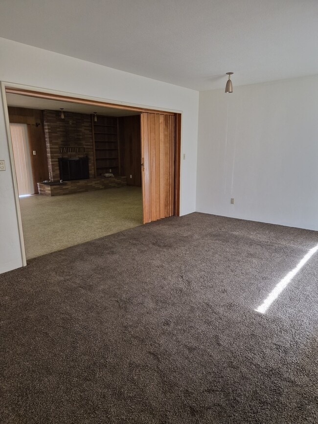 1428 N Crawford Ave in Dinuba, CA - Building Photo - Building Photo