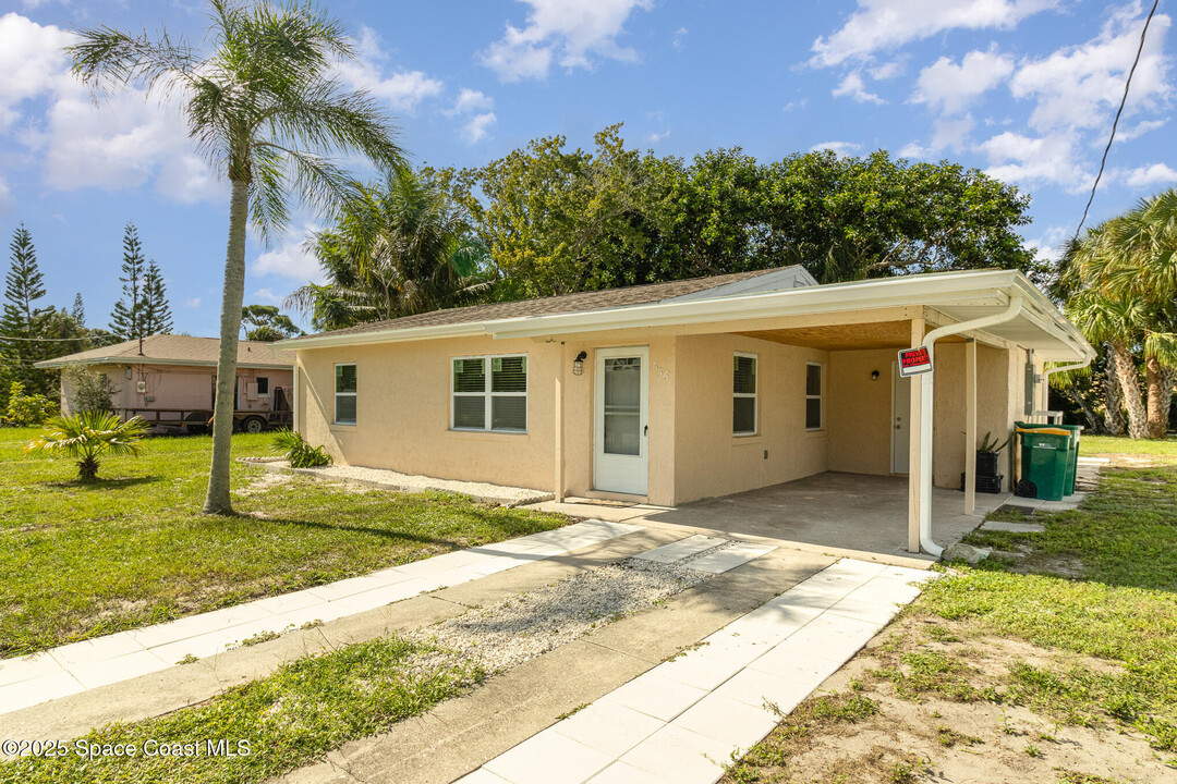 656 Wisteria Dr in Melbourne, FL - Building Photo