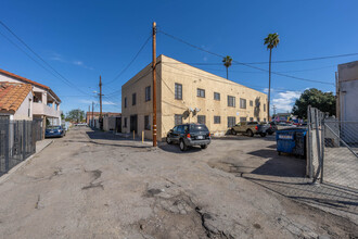 6417 S Vermont Ave in Los Angeles, CA - Building Photo - Building Photo