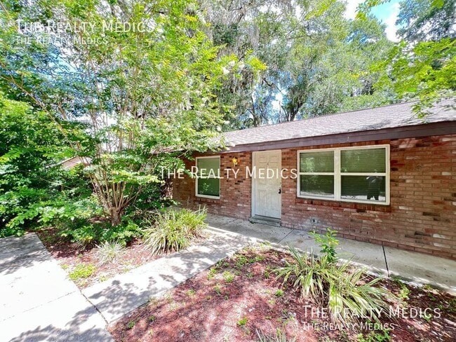 6101 SE Foss Rd in Belleview, FL - Building Photo - Building Photo
