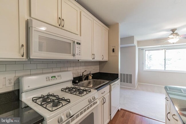 property at 212 Park Terrace Ct SE