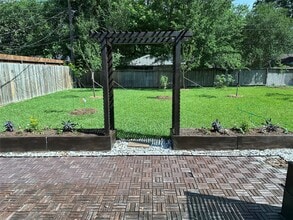 6026 Clarewood Dr in Houston, TX - Building Photo - Building Photo