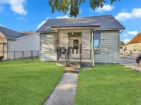 2808 Champaign Ave in Mattoon, IL - Building Photo