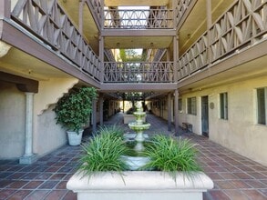 1460 N. Mansfield Ave in Los Angeles, CA - Building Photo - Building Photo