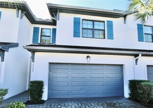 7352 Rockefeller Dr in Naples, FL - Building Photo - Building Photo