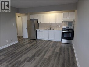 468 Ottawa St N in Hamilton, ON - Building Photo - Building Photo