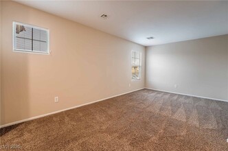 69 Dutch Colony Ave in Las Vegas, NV - Building Photo - Building Photo