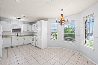 10702 Akron Ave in Lubbock, TX - Building Photo - Building Photo